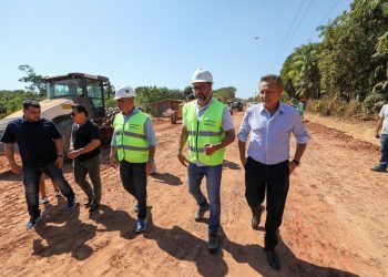 Governador Wilson Lima vistoria avanço das obras no Ramal do Pau Rosa, na zona rural de Manaus
