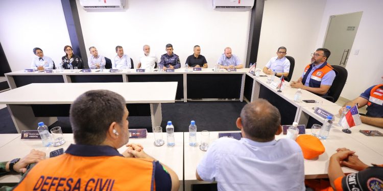 Governador Wilson Lima acompanha preparação de ajuda humanitária para municípios afetados pela estiagem