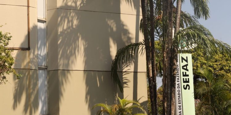 Sefaz-AM nomeia mais 10 auditores fiscais aprovados em concurso