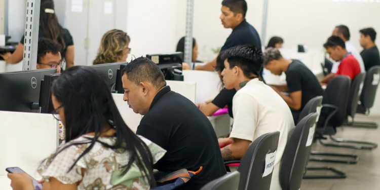 Sine Amazonas divulga 308 vagas de emprego para esta quarta-feira