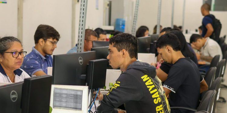 Sine Amazonas divulga 385 vagas de emprego para esta segunda-feira