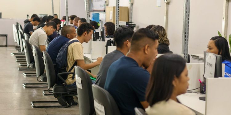 Sine Amazonas divulga 156 vagas de emprego para esta segunda-feira