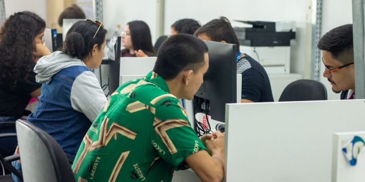 Sine Amazonas divulga 364 vagas de emprego para esta quarta-feira