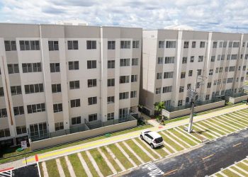 Famílias beneficiadas com subsídio do Amazonas Meu Lar começam a receber as chaves dos apartamentos