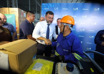Ilumina+ Amazonas: Governador Wilson Lima vistoria envio de luminárias de LED para Jutaí e Fonte Boa