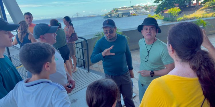 Prefeito David Almeida reforça monitoramento e ações da Defesa Civil diante da cheia do rio Negro