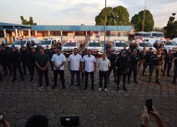 Governador Wilson Lima entrega novas viaturas para a Polícia Militar e implanta sistema 190 durante lançamento de operação de segurança para Festival de Cirandas 2025 em Manacapuru