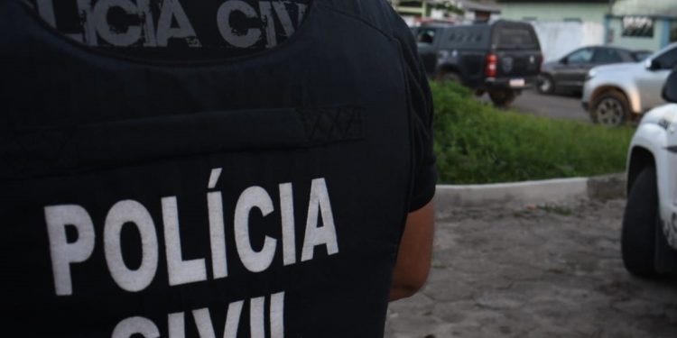 Polícia civil prende homem pelos crimes de comércio ilegal de armas de fogo e manter espécime da fauna silvestre sem autorização