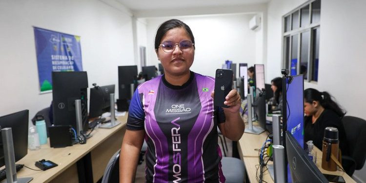 “O programa RecuperaFone funciona é eficaz”, diz autônoma ao recuperar aparelho celular que havia sido furtado