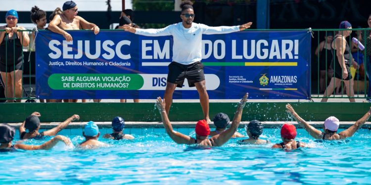 Sejusc faz aula inaugural de hidroginástica do projeto Idoso em Movimento, na zona sul de Manaus