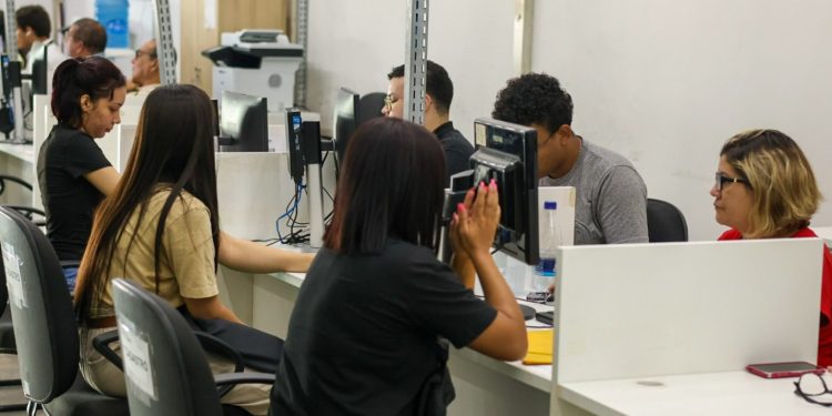 Sine Amazonas divulga 239 vagas de emprego para esta sexta-feira