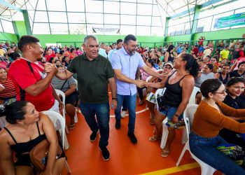 Governador Wilson Lima assina convênio para recuperação viária e inaugura iluminação pública em Canutama