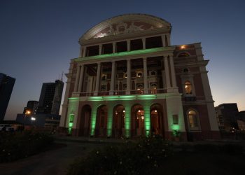 Setembro Verde: Teatro Amazonas é iluminado em homenagem à luta pelos direitos da pessoa com deficiência