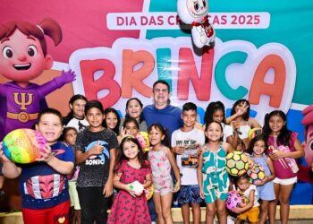 Prefeito David Almeida encerra Dia das Crianças com 120 mil pessoas no parque Gigantes da Floresta