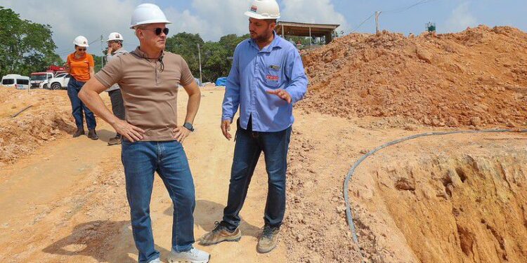 Prefeito David Almeida destaca avanço das obras do parque Encontro das Águas Rosa Almeida, consolidando-se como um dos maiores cartões-postais da cidade