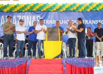 Em agenda no Médio Solimões, governador Wilson Lima faz entregas para infraestrutura dos municípios