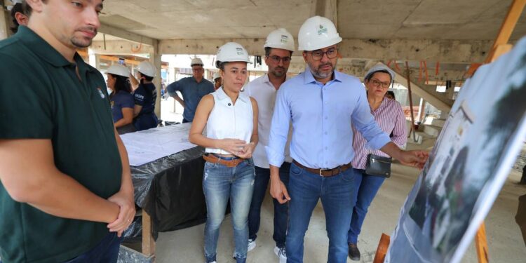 Governador Wilson Lima vistoria avanço das obras do Residencial Petrópolis, na zona sul de Manaus
