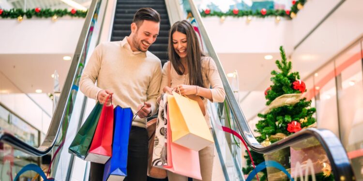 Fecomércio AM divulga horário de funcionamento do comércio para o feriado de 8 de dezembro