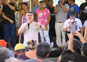 Prefeito David Almeida assina ordem de serviço para pavimentação do ramal Água Branca 2 e consolida maior ciclo de investimentos da história na zona rural de Manaus