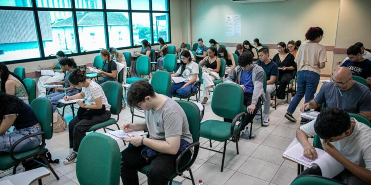 UEA inscreve para as últimas vagas do pré-vestibular presencial AprovENS 2026