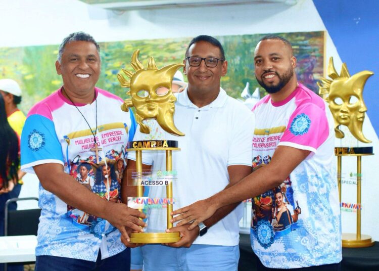 Primos da Ilha é campeã do Acesso B e garante retorno ao Grupo A do Carnaval de Manaus