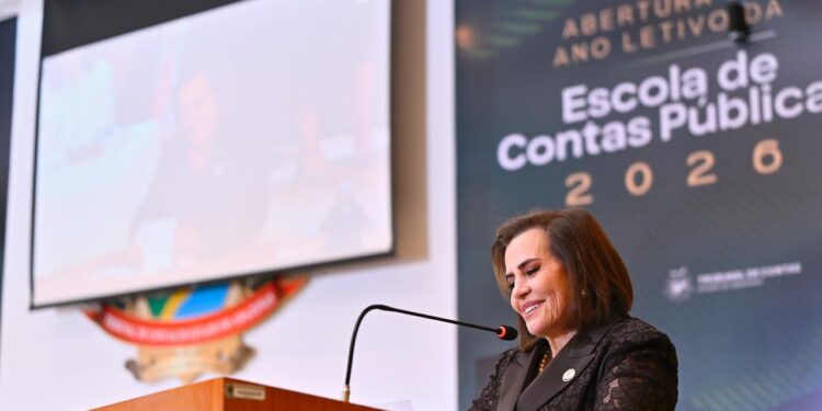 “Boa governança começa pelo conhecimento”, pontua presidente do TCE-AM na abertura do ano letivo da ECP