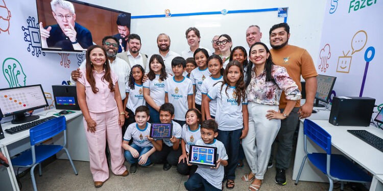 Escola da Prefeitura de Manaus na zona rural recebe novo ponto de inclusão digital 