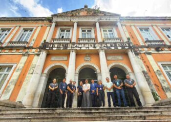 Blitz do TCE vistoria escolas históricas de Manaus