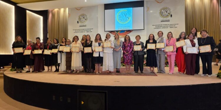 ASSOCIAÇÃO BRASILEIRA DAS MULHERES DE CARREIRA JURÍDICA EMPOSSA NOVA DIRETORIA