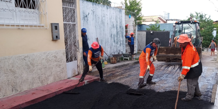 Prefeitura de Manaus avança na requalificação do Centro e transforma mobilidade da alameda Saturnino com novo asfalto