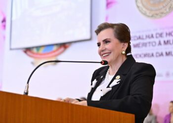 “Dar voz é missão”: Yara Lins enaltece mulheres durante outorga da Medalha de Honra ao Mérito no TCE-AM