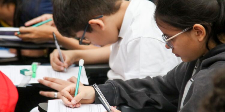 Educação de Manaus cresce no Saeb 2025, segundo dados preliminares