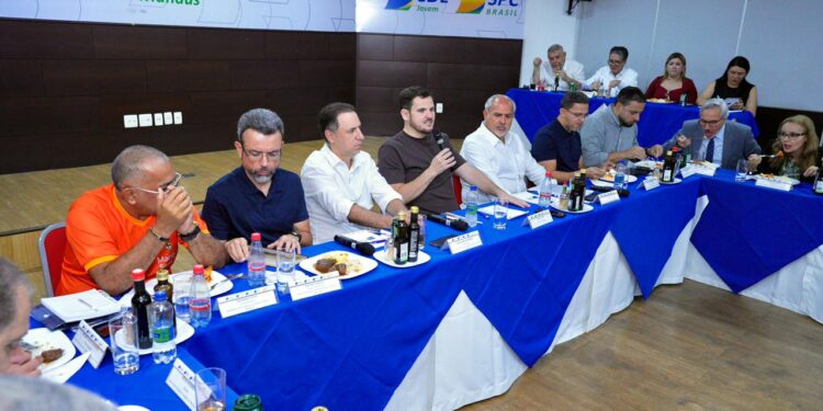 Prefeito Renato Junior amplia diálogo e integração com o setor produtivo durante reunião na CDL