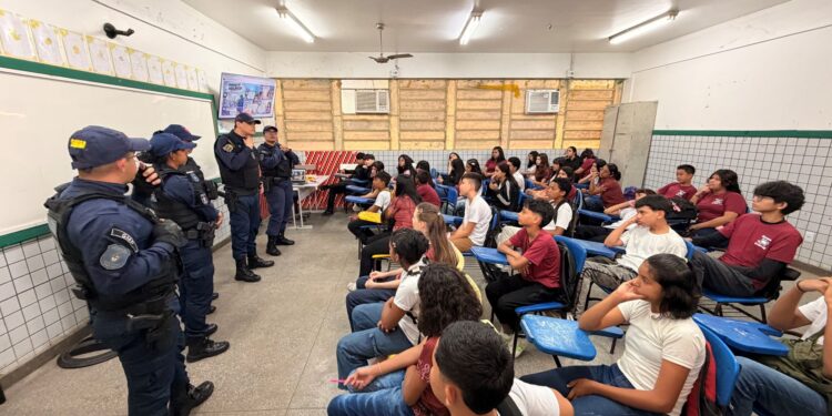 Guarda Municipal de Manaus realiza ação educativa em escola da zona Leste